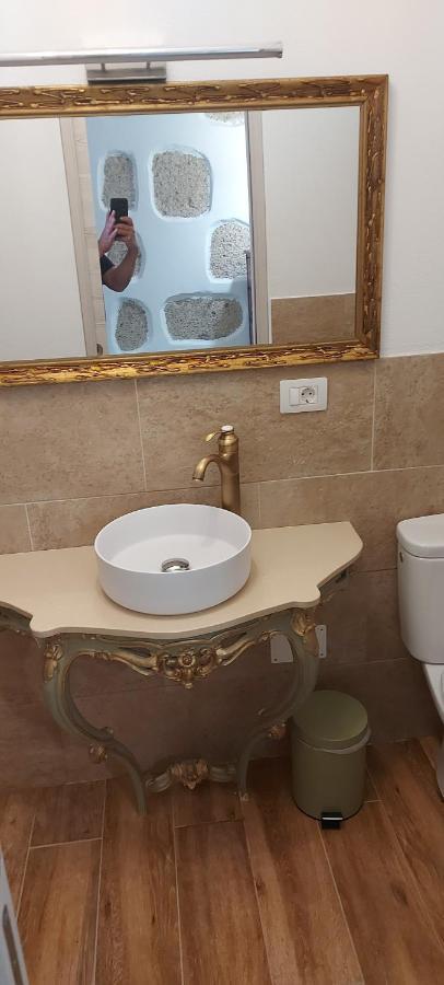 Casa Roberta Fuego Apartment Арона Екстериор снимка